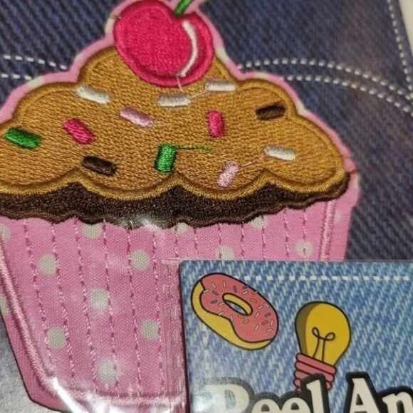 Muffin Cake With Cherry Peel and Stick Patches 3 pieces - Picture 8 of 9